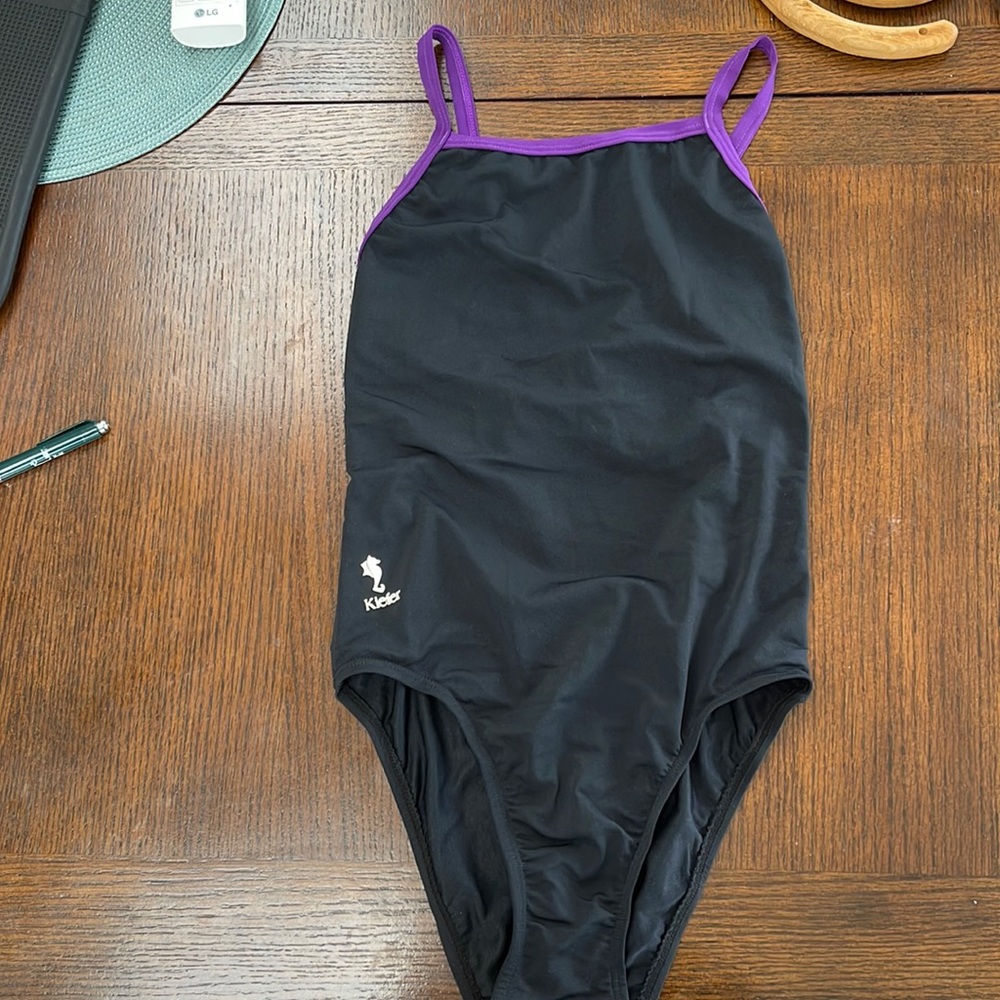 Black swimsuit size 34